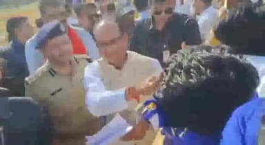 छतरपुर नगर: बाबूराम चतुर्वेदी स्टेडियम में ओबीसी महासभा ने मुख्यमंत्री से बीजेपी प्रदेश अध्यक्ष वीडी शर्मा को हटाए जाने की रखी मांग