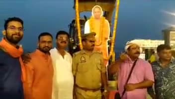 अस्सी घाट पर सीएम योगी आदित्यनाथ का मनाया गया अनोखा जन्मोत्सव, हजारों की संख्या में लोग रहे मौजूद