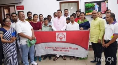 देहरादून: सीएम धामी से मुख्यमंत्री कैंप कार्यालय में स्पेशल ओलंपिक वर्ल्ड समर गेम्स में प्रतिभाग करने वाले खिलाड़ियों ने की भेंट