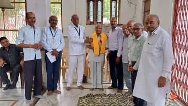 चित्तौड़गढ़: त्रिपोलिया हनुमान मंदिर में वरिष्ठ नागरिक मंच की हुई बैठक, कुछ घंटे मोबाइल से दूर रहने की ली गई सामूहिक शपथ