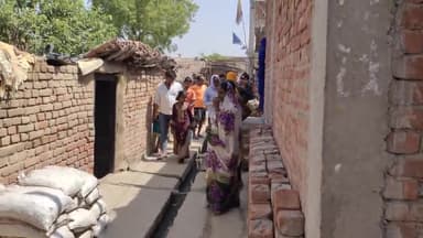 चेनारी प्रखंड खुरमाबाद पंचायत के वार्ड नंबर 6 का DHD के JE अशोक कुमार ने नल जल का किया निरीक्षण ग्रामीण ने सुनाई दुख