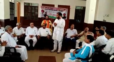 अलवर: जिला कांग्रेस कमेटी की बैठक जनता कॉलोनी स्थित मौजपुर हाउस में हुई आयोजित