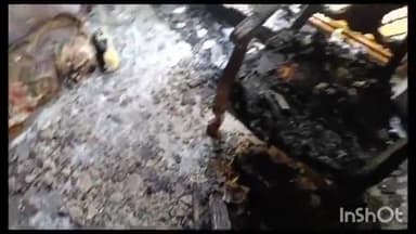 आगरा: लोहा मंडी थाना स्थित जगन्नाथ पुरम में रात्रि 3:00 लगी भीषण आग, विद्युत पोल पर तारों के जाल बिछा होने के चलते लगी आग