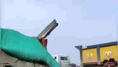 इंद्री: गांव नौरता में दो रेत के डंपर आपस में टकराए, बड़ा हादसा टला व मौके पर पहुंची पुलिस