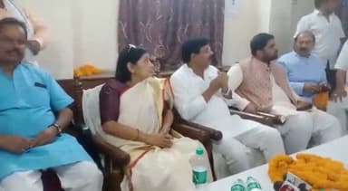 जहानाबाद: राजदरबार होटल में पहुंचे पूर्व सांसद आनंद मोहन, समर्थकों ने किया भव्य स्वागत