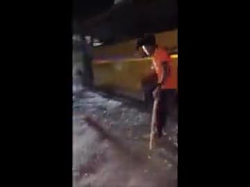 विधवा महिला की लड़की की शादी में दबंगो ने की बारातियों से मारपीट, बस में की तोड़फोड़,
जलालपुर के हौज गांव की घटना।