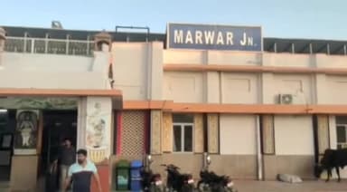 मारवाड़ जंक्शन: मारवाड़ जंक्शन के रेलवे स्टेशन पर गलत तरीके से रेलवे लाइनों को पार करते पाए जाने पर आरपीएफ ने 2 लोगों को हिरासत में लिया