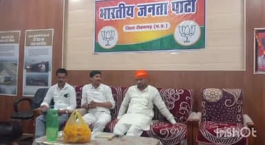 जतारा: टीकमगढ़ जिला कार्यालय में जतारा व पलेरा भाजपा पिछड़ा वर्ग मोर्चा की बैठक हुई आयोजित, मंडल पदाधिकारी रहे मौजूद