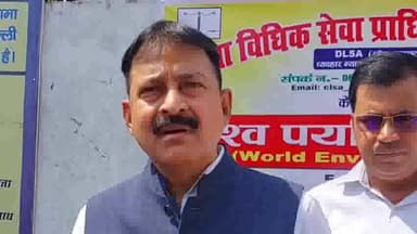 गोपालगंज: पुराने सिविल कोर्ट कैंपस में विश्व पर्यावरण दिवस के अवसर पर जिला जज राकेश मालवीय ने किया वृक्षारोपण