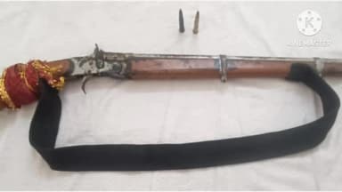 बेगूसराय: रामदिरी महाजी टोला से एक देसी मास्केट राइफल व दो गोलियों के साथ आरोपी को मटिहानी पुलिस ने किया गिरफ्तार