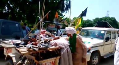 रतिया: किसानों ने टोहाना रोड व शहर में निकाली बृजभूषण की शव यात्रा, की शव की पिटाई,जमकर की नारेबाजी