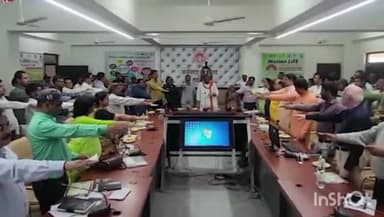 रतलाम नगर: कलेक्ट्रेट सभाकक्ष में विश्व पर्यावरण दिवस पर हुआ आयोजन विधायक ने पर्यावरण रक्षकों  का किया सम्मान कर दिलवाई शपथ