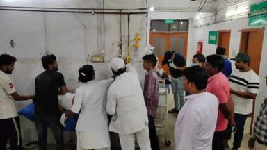 मीनापुर: इलाज कराने SKMCH पहुंचा मकसूदपुर का व्यक्ति अचानक बेहोश होकर गिरा, डेढ़ घंटे तक डॉक्टरों ने मरीज़ का इलाज नहीं किया शुरू