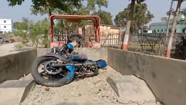 अररिया: ट्रैक्टर और बाइक की टक्कर में बाइक सवार गंभीर सुचना पर पहुंची पुलिस बाइक और ट्रैक्टर को किया जप्त।