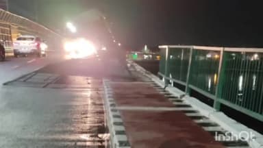 आगरा: तेज तूफान के चलते आगरा-फ़िरोज़ाबाद हाईवे स्थित अम्बेडकर पुल की रैलिंग हुई क्षतिग्रस्त,पुल में हुए नुकसान के फोटो वायरल।