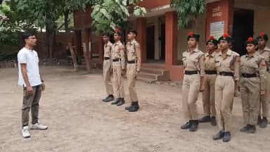 सासाराम: विश्व पर्यावरण दिवस को लेकर उच्च विद्यालय चौखंडी पथ  के NCC छात्र छात्रा ने विभिन्न तरह के कार्यक्रम का आयोजन।