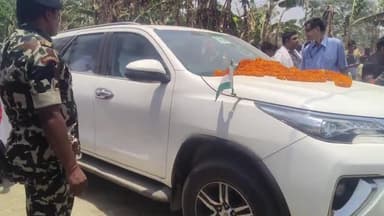 महनार: पहाड़पुर बिशनपुर गांव पंहुचे केंद्रीय मंत्री पशुपति कुमार पारस, अग्निकांड पीड़ितों से की मुलाकात