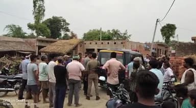 थाना इमलिया सुल्तानपुर के परेई रायपुर में ग्राम लोगों के द्वारा एक गोवंश की हत्या की गई है गोवंश को मारकर तालाब#suchnaa