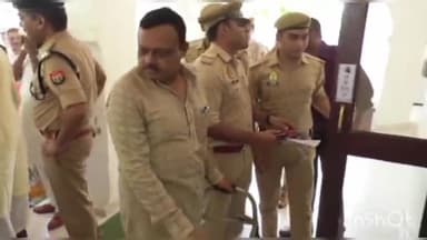 कानपुर: सर्राफा व्यापारियों ने सुरक्षा को लेकर कोतवाली स्थित कार्यालय में पुलिस कमिश्नर से की मुलाकात, रखी मांगे