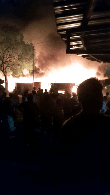 अकबरपुर: kanpur rania me aag lage 14 dukan jal kar hui rakh#kanpurकमिसनरी