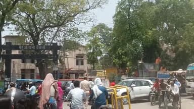 महुआ: थाना क्षेत्र के करिहो गांव में मारपीट कर लगभग ₹700000 के आभूषण छीनने का आरोप, मामला दर्ज