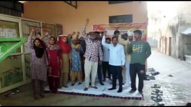 उकलाना: उकलाना नगर पालिका में सफाई कर्मियों का अपनी विभिन्न मांगों को लेकर धरना प्रदर्शन लगातार जारी