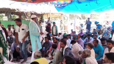 बेगूसराय: केंद्र सरकार के खिलाफ युवा राजद के कार्यकर्ताओं ने समाहरणालय पर दिया धरना, केंद्र सरकार के कार्यों पर उठाए सवाल