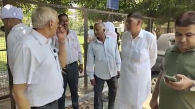 करनाल: वसंत विहार में बुजुर्ग द्वारा गली के कुत्ते की लाठी से पीट पीटकर हत्या करने का मामला, एसपी से मिले आरोपी पक्ष के लोग