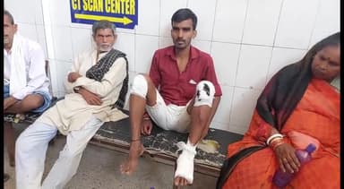 लखीसराय: सदायबीघा गांव के समीप मुख्य सड़क पर टोटो पलटने से एक युवक हुआ जख्मी