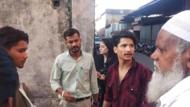 हुज़ूर: वार्ड क्रमांक 35 की पार्षद शिरीन अनवर मीटर ने आरा मशीन वाली गली में रहवासियों की मांग पर लगाई एलईडी लाइट