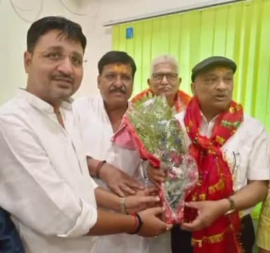 गोपालगंज: गोपालगंज व्यपार मंडल परिषर मे व्यवसायिक भवन का उद्घाटन बिहार बिसकोमान के चेयरमैन सुनील कु सिंह ने किया