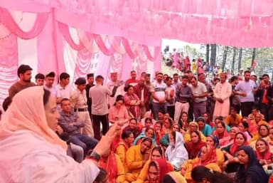 जलोग: सांसद प्रतिभा सिंह ने किया सर्किधार पंचायत का दौरा, लोगों से की मुलाकात