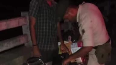 सुप्पी: प्रखंड क्षेत्र के विभिन्न इलाकों में मंगलवार की देर रात्रि,पुलिस द्वारा चलाया गया चेकिंग अभियान