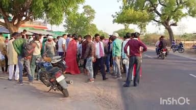 मोहनगढ़ तिगैला पर दो बाइकों की आमने सामने हुई टक्कर, घटना में तीन लोग घायल, एंबुलेंस ने भेजा जिला अस्पताल।