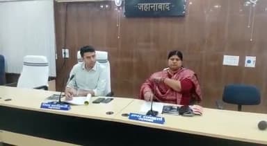 जहानाबाद: जिलाधिकारी रिची पांडे ने समाहरणालय के सभा कक्ष में कृषि टास्क फोर्स से संबंधित अधिकारियों के साथ की बैठक ।