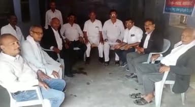 जहानाबाद: कोर्ट एरिया स्थित वाम दलों से जुड़े वकीलों ने अपने कार्यालय में की बैठक, कहा- देश और संविधान बचाने के लिए लड़ेंगे लड़ाई