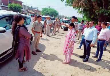 हापुड़: आगामी कावड़ यात्रा को लेकर DM व SP ने हापुड़ में विभिन्न मार्ग और मंदिरों का किया निरीक्षण, संबंधित को दिए दिशा-निर्देश