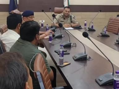 सिंगरौली: पुलिस कप्तान ने जिले के समस्त ट्रांसपोर्टर्स के साथ की बैठक, दुर्घटना रोकने व वाहनों के परिवहन के संबंध में दिए निर्देश