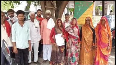 मोठ: जौरा की दर्जनों महिलाओं ने उपजिलाधिकारी मोंठ को दिया प्रार्थना पत्र गांव के दबंग कर रहे हैं परेशान