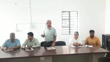 अमौर: प्रखंड मुख्यालय सभागार में आयोजित हुई एएनएम की विशेष बैठक