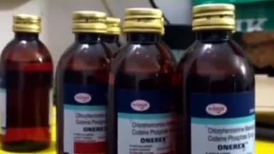 जयसिंहनगर: थाना क्षेत्र के बाबा होटल के पास पुलिस ने दबिश देकर अवैध नशीली कफ सिरप के साथ चार आरोपियों को किया गिरफ्तार