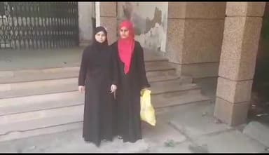 हाथरस: 2 साल से सरकारी राशन न मिलने से परेशान 2 महिलाओ ने जिला अधिकारी कार्यालय पहुंचकर जिलाअधिकारी से करी शिकायत,लगाई गुहार,