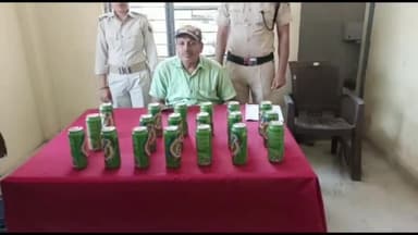 सासाराम: सासाराम RPF थाना पुलिस ने गोड्डा साप्ताहिक हमसफर एक्सप्रेस ट्रेन से अवैध शराब की बरामद