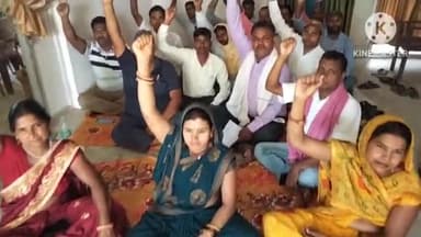 बेलहर: किसान भवन बेलहर में अपनी मांगों को लेकर अनिश्चितकालीन हड़ताल और धरना पर बैठे किसान सलाहकार