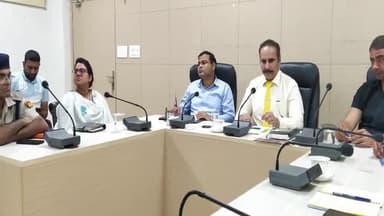 चरखी दादरी: ADC ने दादरी में पशु क्रूरता निवारण समिति बैठक की अध्यक्षता करते हुए कहा-बेसहारा पशुओं के पुनर्वास का कार्य करें अधिकारी