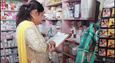 सवायजपुर: ड्रग इंस्पेक्टर ने हरपालपुर में प्रतिबंधित दवाओं की बिक्री की सूचना पर की छापेमारी, मेडिकल स्टोर संचालकों में मचा हड़कंप