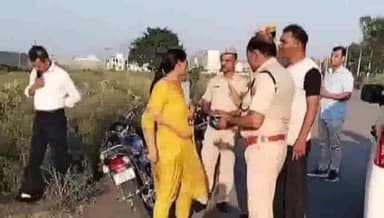 करनाल: तरावड़ी रेलवे स्टेशन के समीप आईटीआई की छात्रा को अज्ञात युवकों ने कार में उठाकर मारपीट की और फेंक दिया पुलिस पहुंची