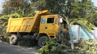 महुआ: महुआ जंदाहा सड़क मार्ग के शुक्ला टोला के समीप हाईवा ने बिजली के पोल में मारी जोरदार टक्कर, बाल-बाल बचे लोग