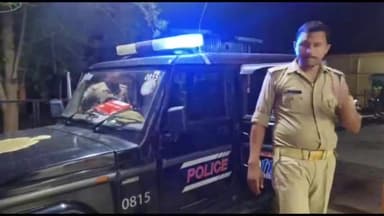 बांदा: मटौंध में तेज रफ्तार बाइक सड़क पर खड़े ट्रैक्टर से टकराई, बाइक चालक गंभीर रूप से हुआ घायल