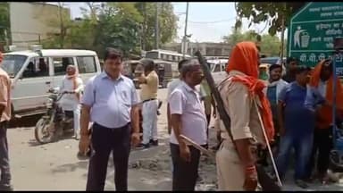 सासाराम: कार्यपालक दंडाधिकारी चंद्रमा राम ने सासाराम के पुराने G.T रोड पर चलाया अतिक्रमण अभियान